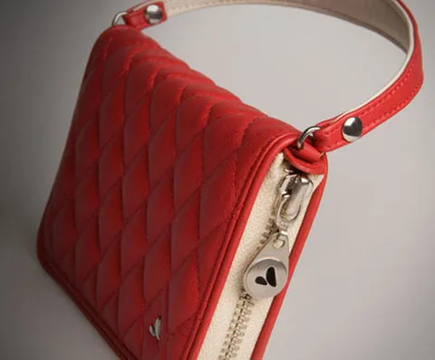 Lucy Clutch Matelassé - Premium Leather Smartphone Clutch