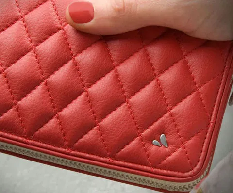Lucy Clutch Matelassé - Premium Leather Smartphone Clutch